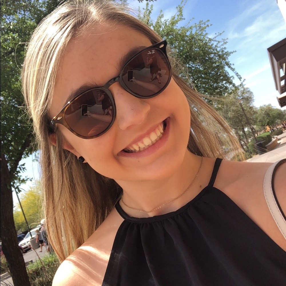 Meet your Posher, Lily